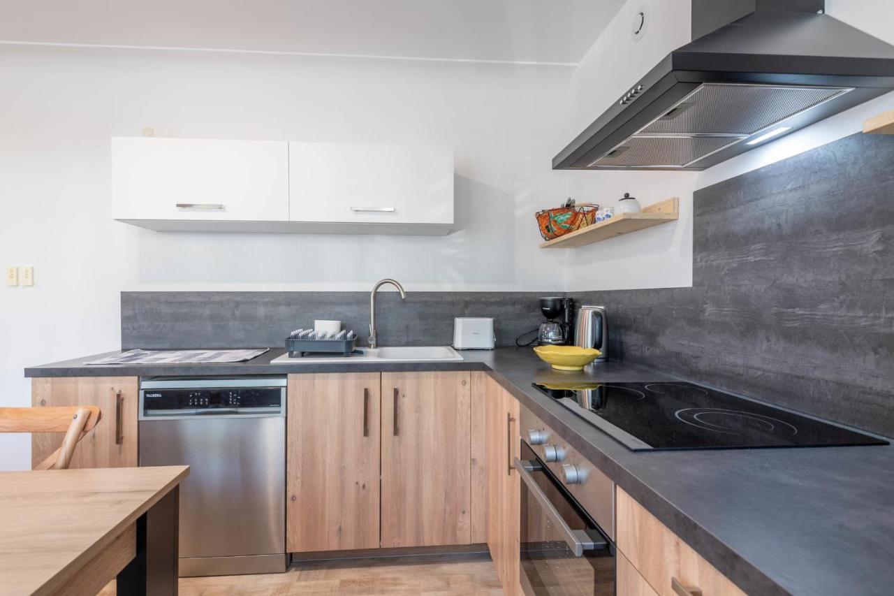 آنسي Ideally Located Furnished Townhouse With 3 Bedrooms Parking & Garden المظهر الخارجي الصورة