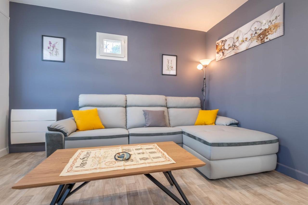 آنسي Ideally Located Furnished Townhouse With 3 Bedrooms Parking & Garden المظهر الخارجي الصورة